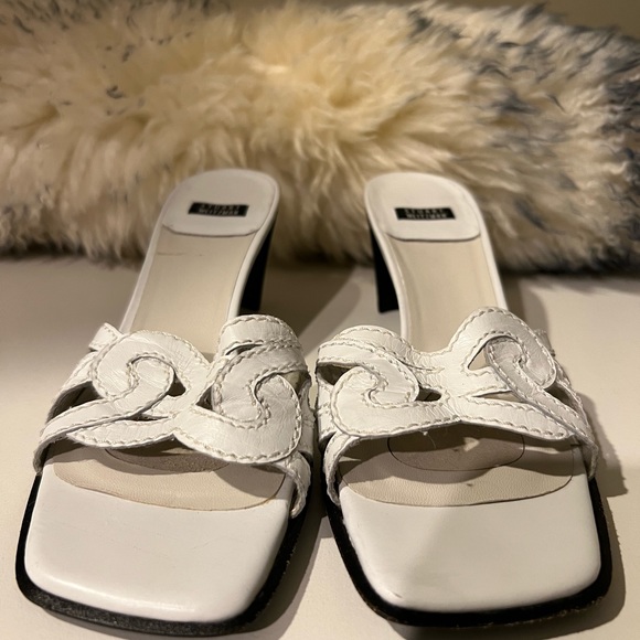 Stuart Wietzman White Leather with Black Heeled Slip On  Sandals Size 8.5 - Picture 4 of 11